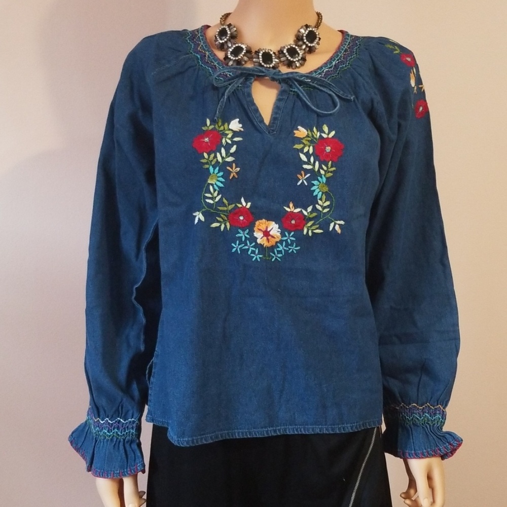 Beautiful Denim Embroidered Cotton Short sz M NWOT